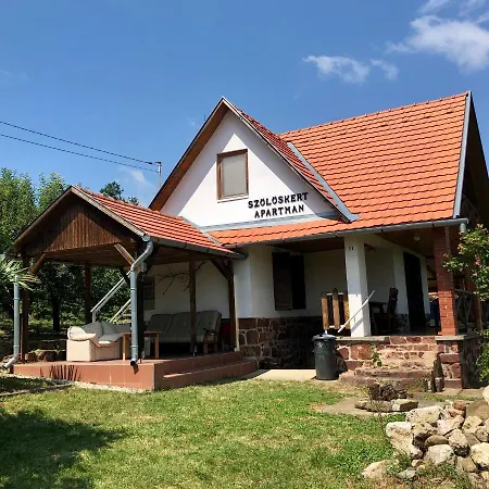 Szoloskert 公寓 *