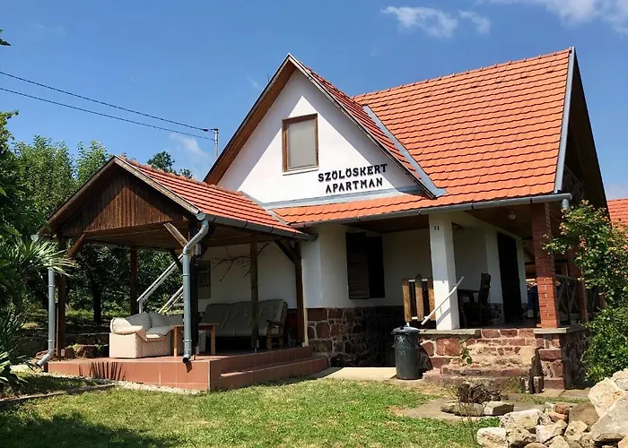 Szoloskert Apartamento *